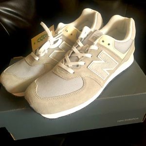 😍 BRAND NEW New Balance 547